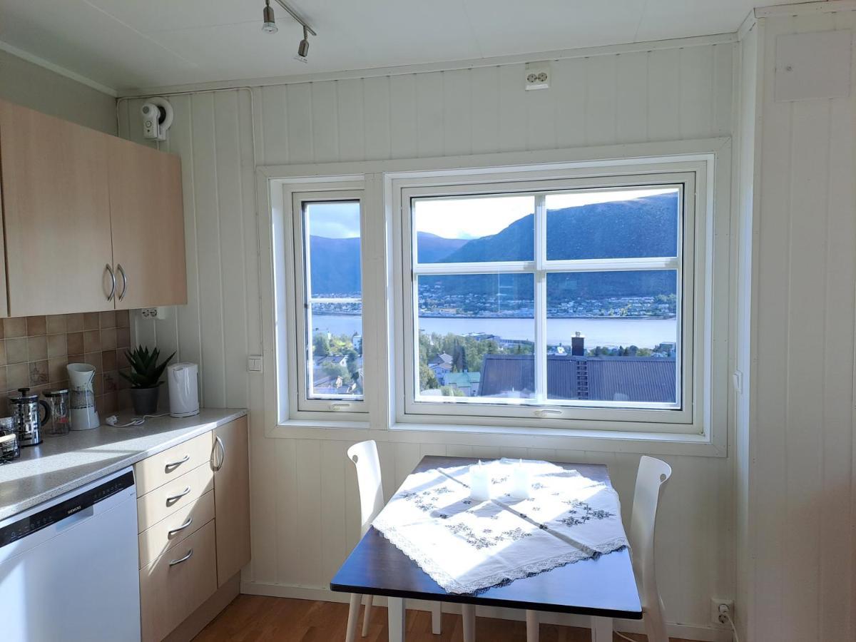 Warm And Cozy With Panoramic View Above The Center * Tromsø