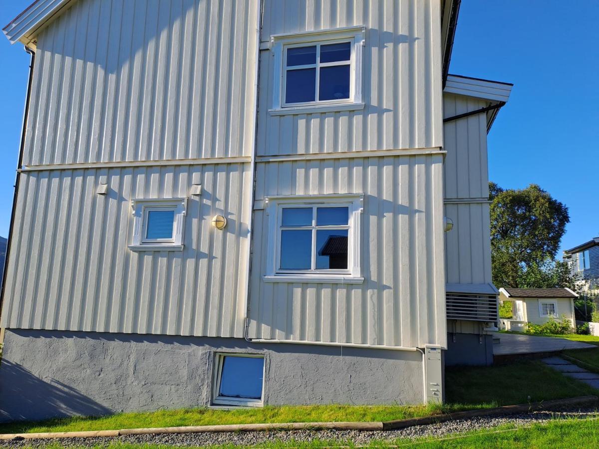 Warm And Cozy With Panoramic View Above The Center * Tromsø